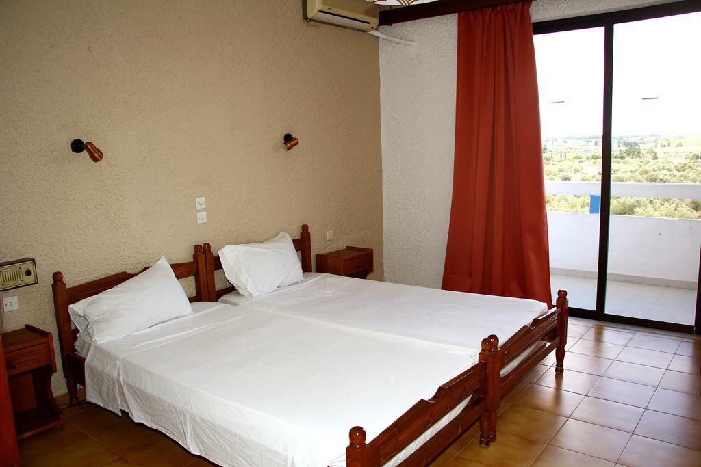 Karavos Hotel Apartments Архангелос Стая снимка