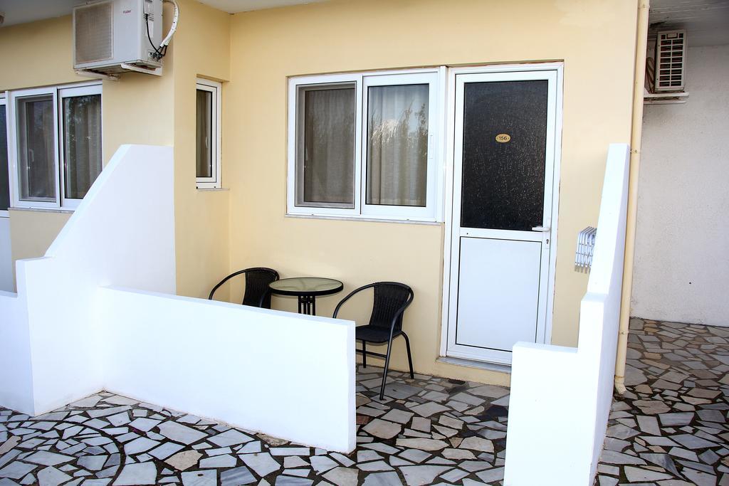 Karavos Hotel Apartments Архангелос Стая снимка