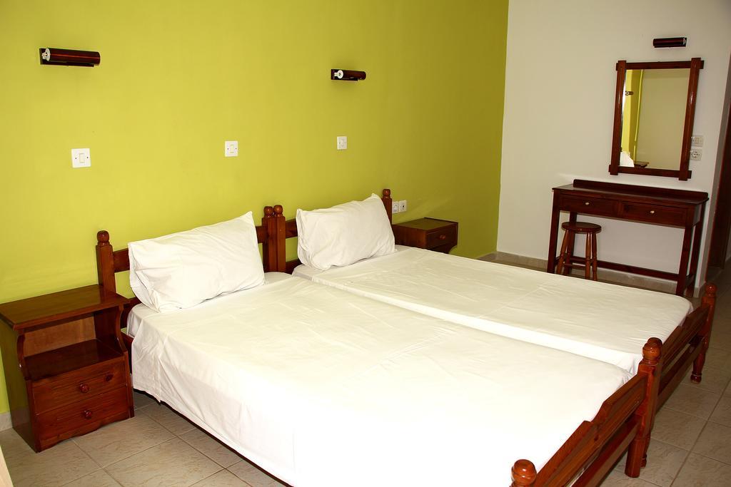 Karavos Hotel Apartments Архангелос Стая снимка