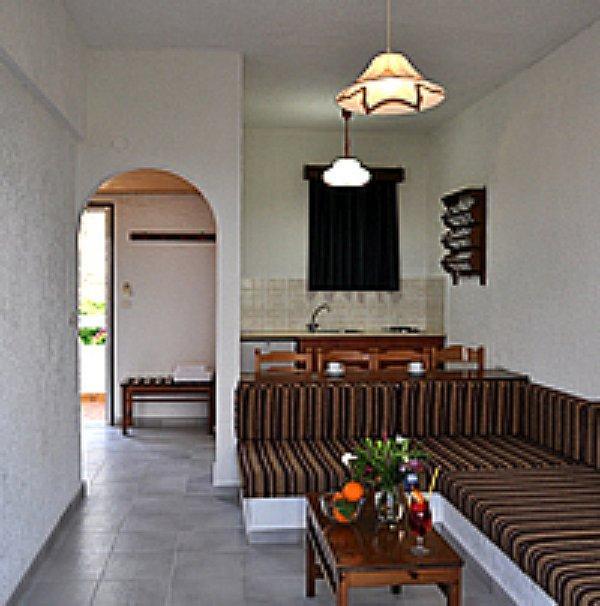 Karavos Hotel Apartments Архангелос Стая снимка