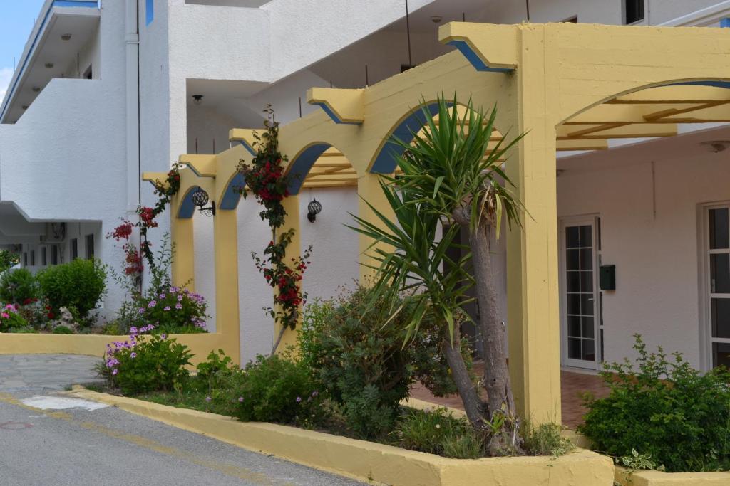 Karavos Hotel Apartments Архангелос Екстериор снимка