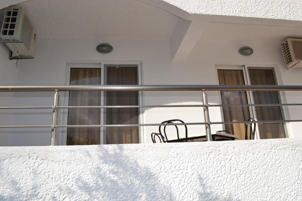 Karavos Hotel Apartments Архангелос Екстериор снимка